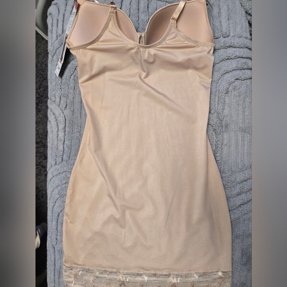 Red Hot Spanx Cream Lace Cupped Full Slip Size Large NWT - Picture 5 of 7